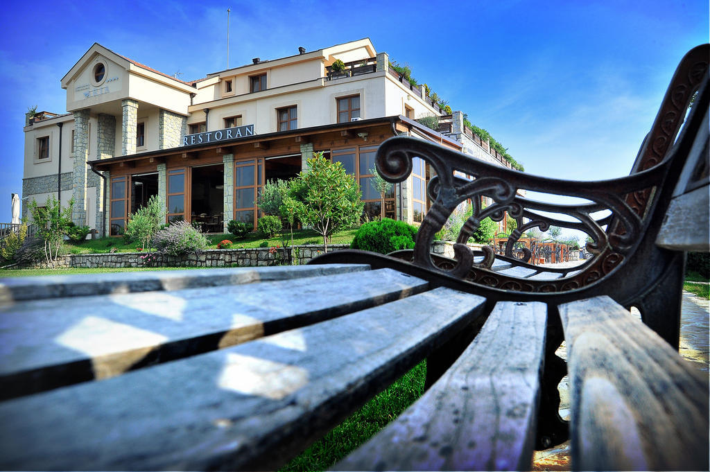Mitrovici  Hotel Aria מראה חיצוני תמונה