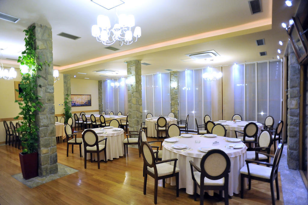 Mitrovici  Hotel Aria מראה חיצוני תמונה