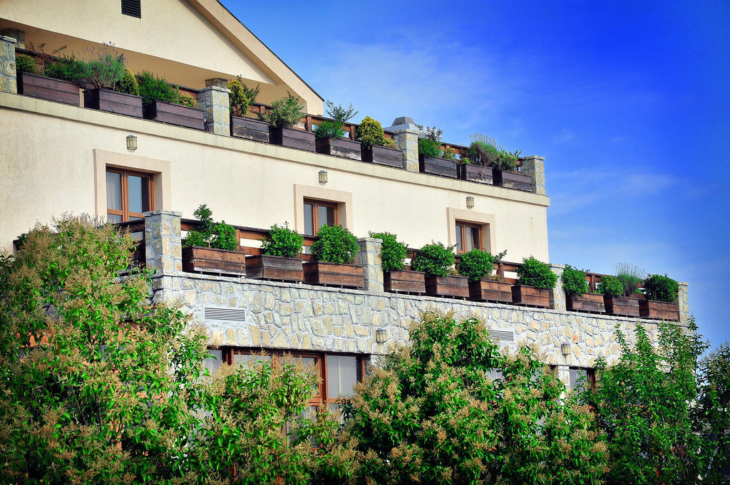 Mitrovici  Hotel Aria מראה חיצוני תמונה