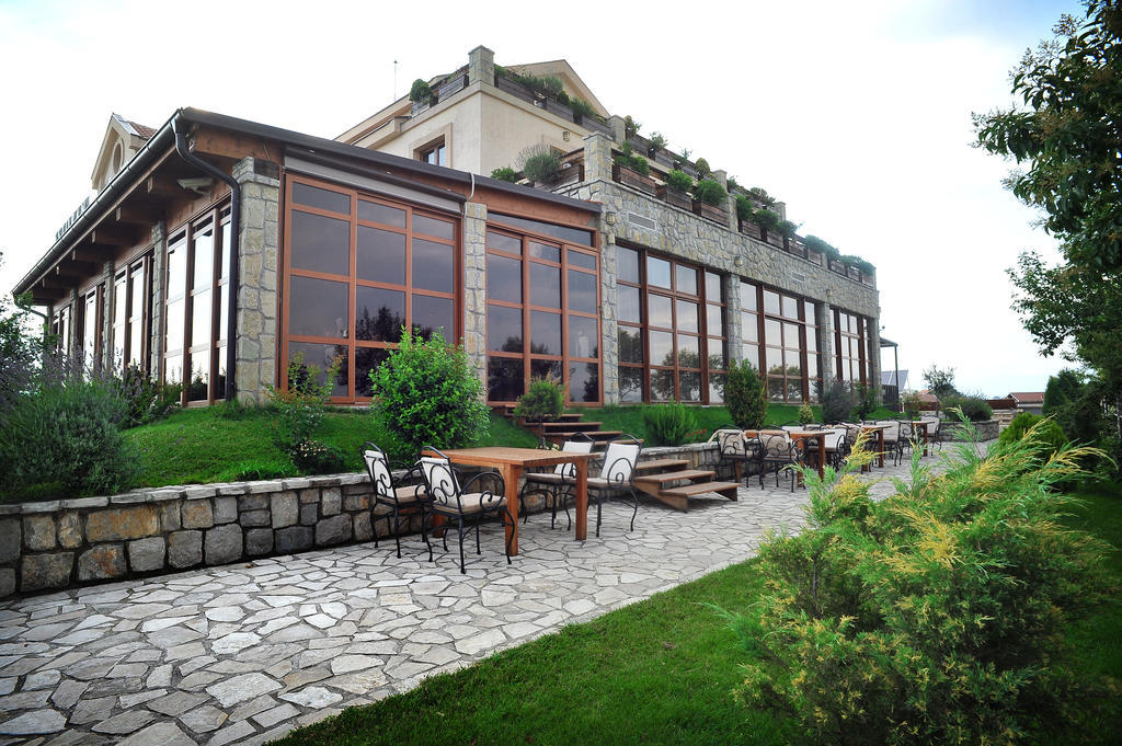 Mitrovici  Hotel Aria מראה חיצוני תמונה